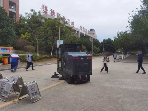 電動掃地車簡介(圖1) 電動掃地車簡介